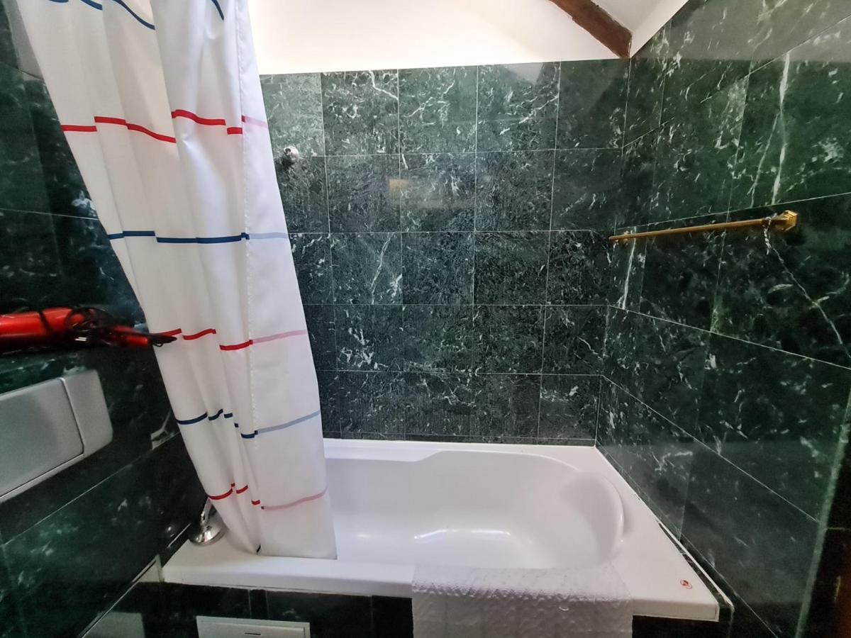 Magic Central Attic Apartment Прага Екстер'єр фото