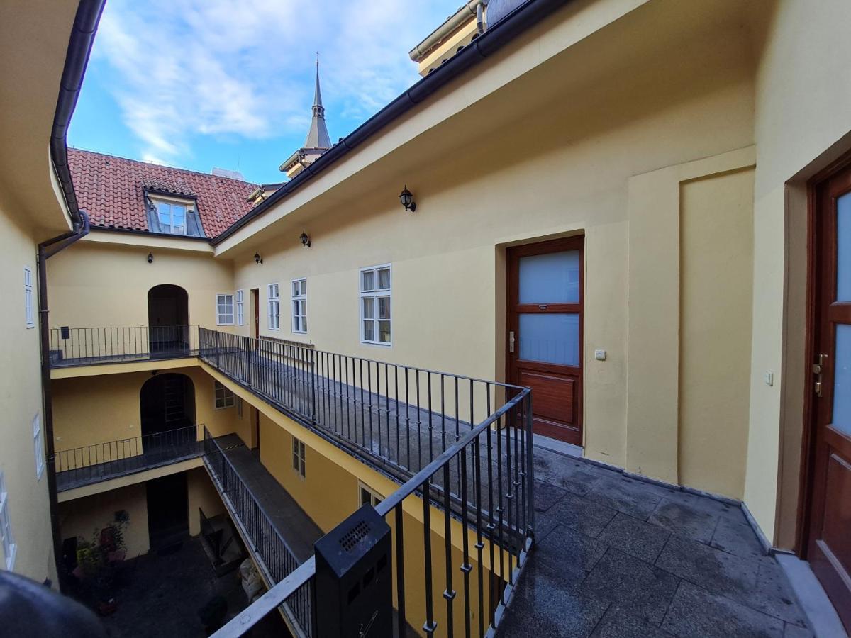Magic Central Attic Apartment Прага Екстер'єр фото